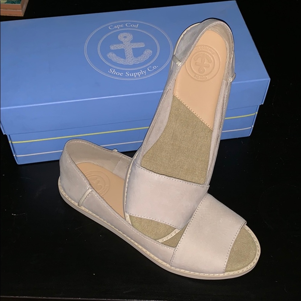 Peep toe flats. Taupe. Size 6.